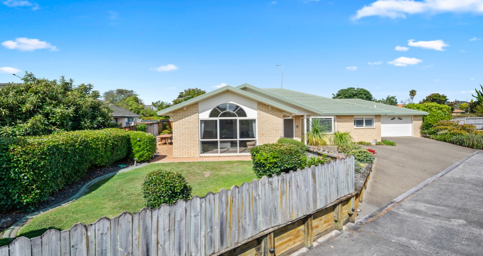 21 THIRLMERE RISE NORTHPARK CLARE NICHOLSON RAY WHITE HOWICK